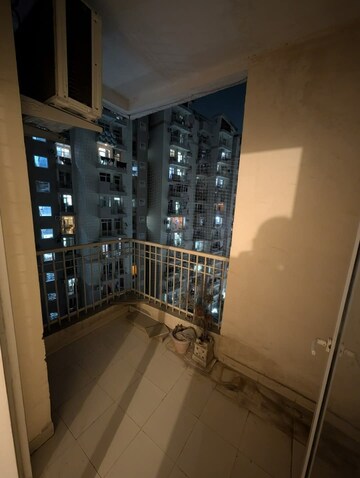 Room in 2 BHK Apartment at Ajnara Homes, Sector 16b Greater Noida – for Rent