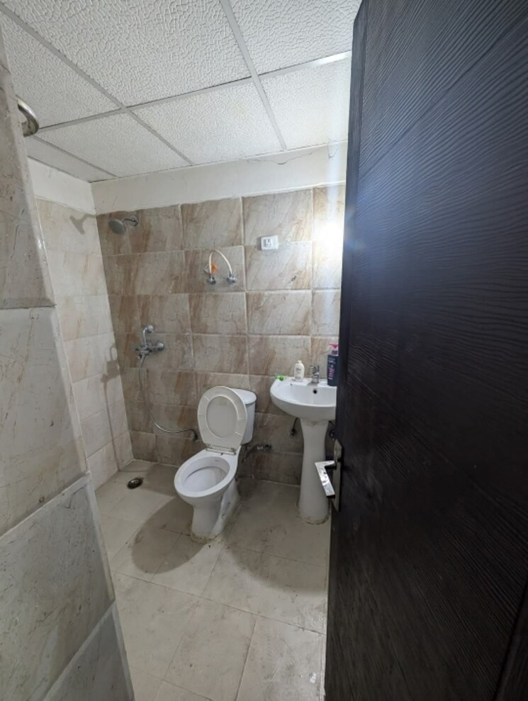 Bathroom, ajnara-homes 2 Bedroom 925 Sq.Ft. Apartment In Sector 16b Greater Noida Greater Noida 9309270