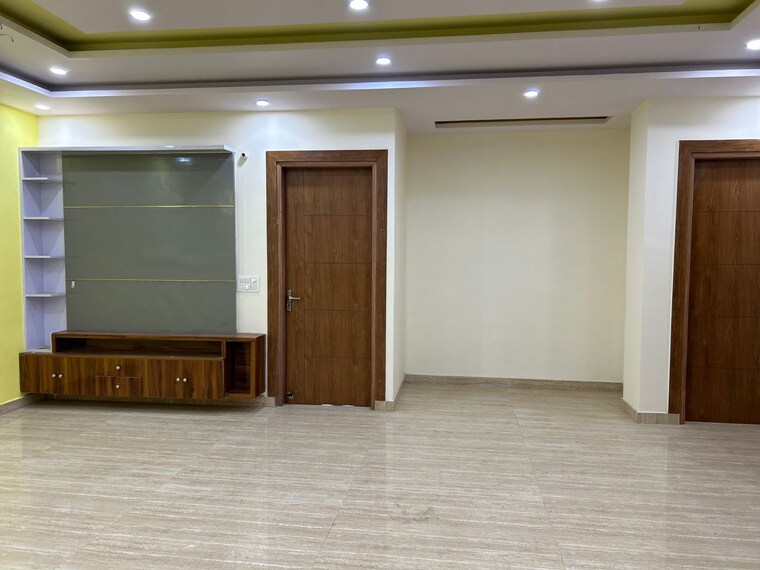 Room, sector 81 3 Bedroom 150 Sq.Yd. Builder Floor In Sector 81 Faridabad 9309232