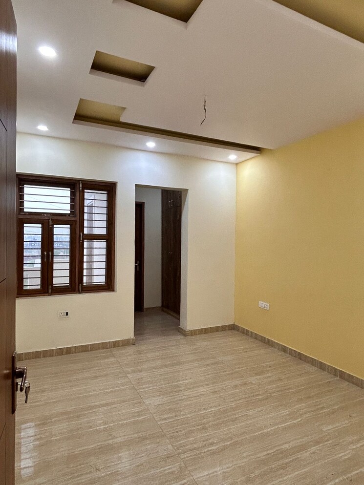 Room, sector 81 3 Bedroom 150 Sq.Yd. Builder Floor In Sector 81 Faridabad 9309232