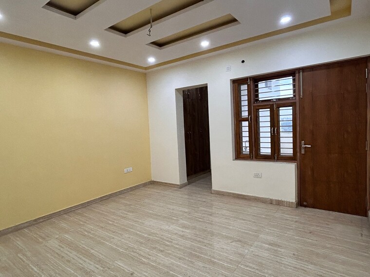 Room, sector 81 3 Bedroom 150 Sq.Yd. Builder Floor In Sector 81 Faridabad 9309232