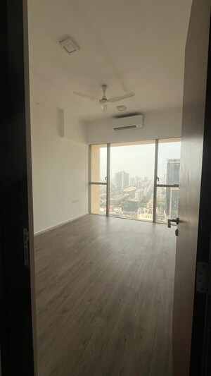 Room in 2 BHK Apartment at Transcon Triumph Tower, Andheri West – for Rent