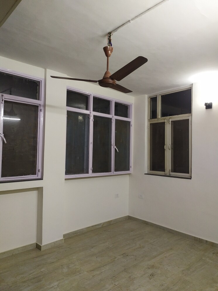 Bedroom, kalkaji 2.5 Bedroom 1500 Sq.Ft. Builder Floor In Kalkaji Delhi 9309305