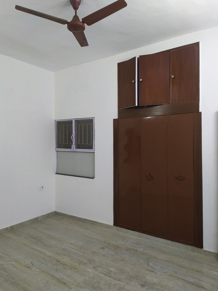 Bedroom, kalkaji 2.5 Bedroom 1500 Sq.Ft. Builder Floor In Kalkaji Delhi 9309305