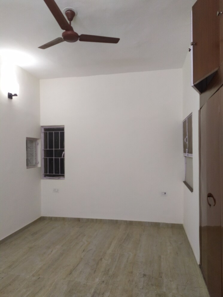 Bedroom, kalkaji 2.5 Bedroom 1500 Sq.Ft. Builder Floor In Kalkaji Delhi 9309305