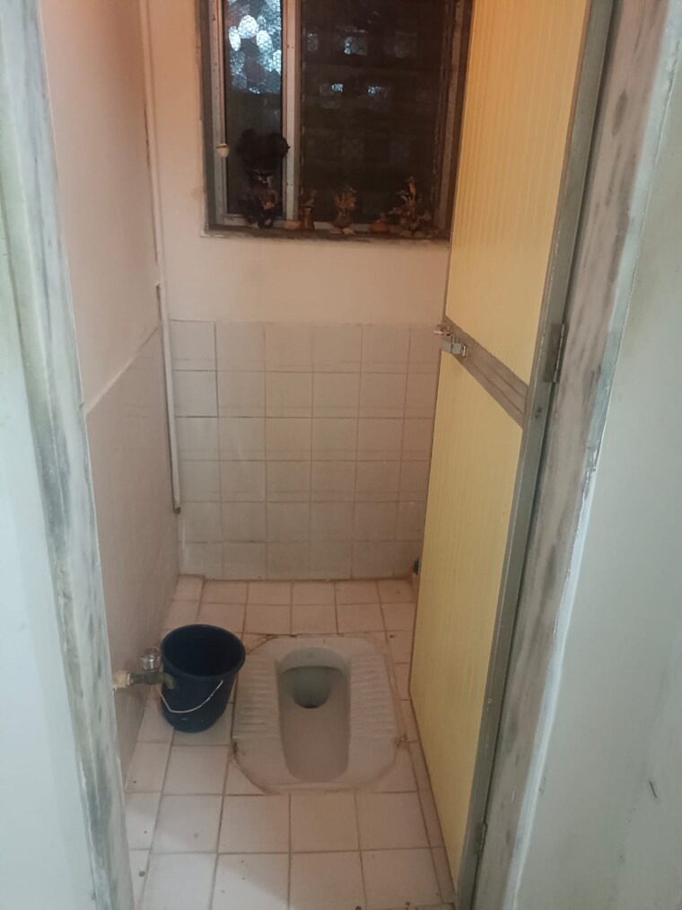 Bathroom, dadar west 1 Bedroom 404 Sq.Ft. Apartment In Dadar West Mumbai 9309299