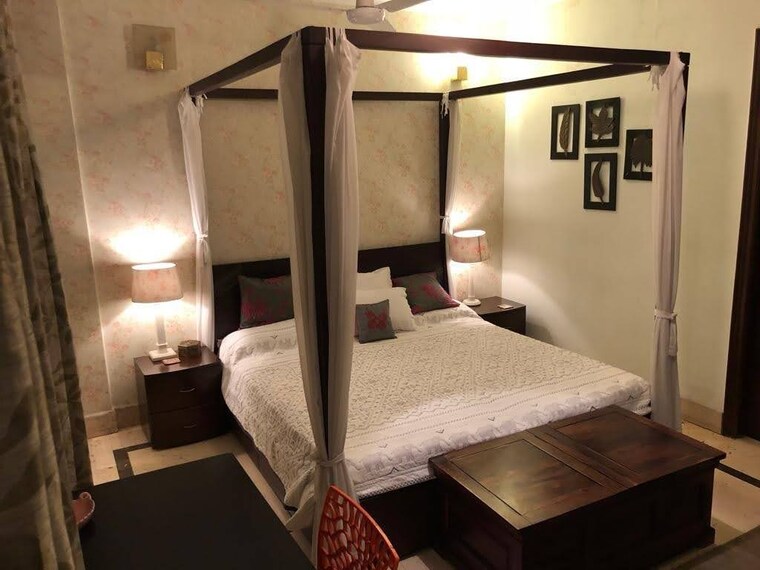 Bedroom, kailash colony 3 Bedroom 160 Sq.Yd. Builder Floor In Kailash Colony Delhi 9309347