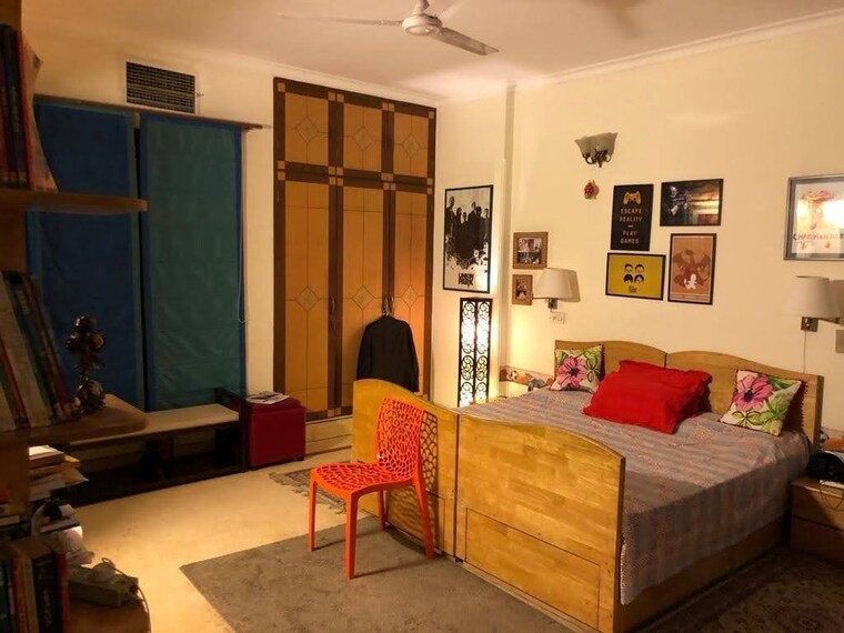 Master Bedroom, kailash colony 3 Bedroom 160 Sq.Yd. Builder Floor In Kailash Colony Delhi 9309347