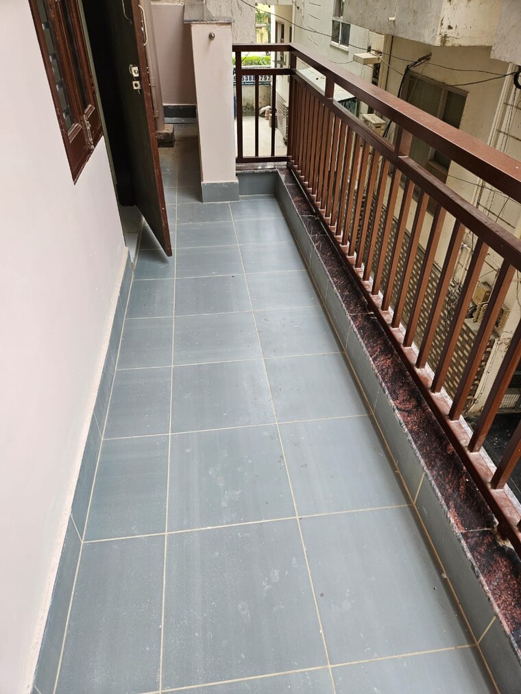 Balcony, sector 52 1 RK 350 Sq.Ft. Builder Floor In Sector 52 Gurgaon 9309353