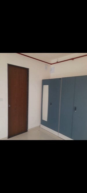 Room in 3 BHK Apartment at Runwal Nirvana, Parel – for Rent