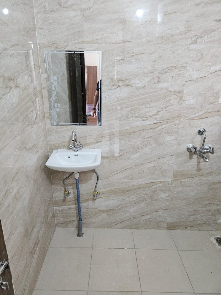 Bathroom, sector 52 1 RK 380 Sq.Ft. Builder Floor In Sector 52 Gurgaon 9309361
