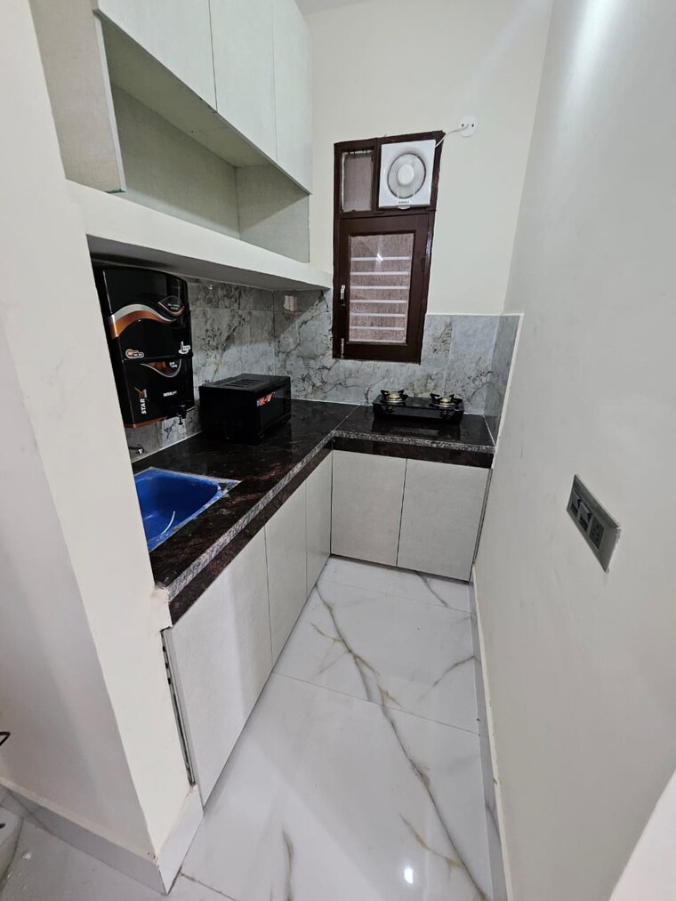 Kitchen, sector 52 1 RK 380 Sq.Ft. Builder Floor In Sector 52 Gurgaon 9309361