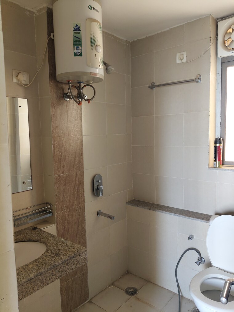 Bathroom, unitech-uniworld-gardens-2 2 Bedroom 997 Sq.Ft. Apartment In Sector 47 Gurgaon 9309404