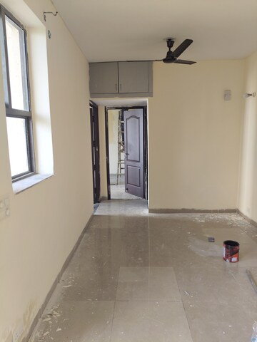 Room in 2 BHK Apartment at Unitech Uniworld Gardens 2, Sector 47 – for Rent