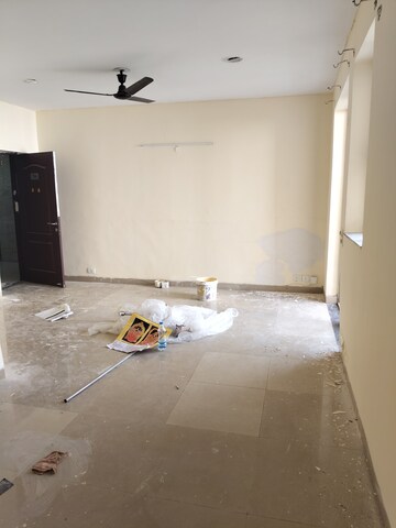 Room in 2 BHK Apartment at Unitech Uniworld Gardens 2, Sector 47 – for Rent