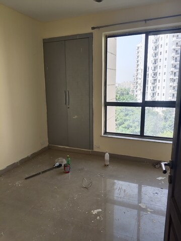 Room in 2 BHK Apartment at Unitech Uniworld Gardens 2, Sector 47 – for Rent