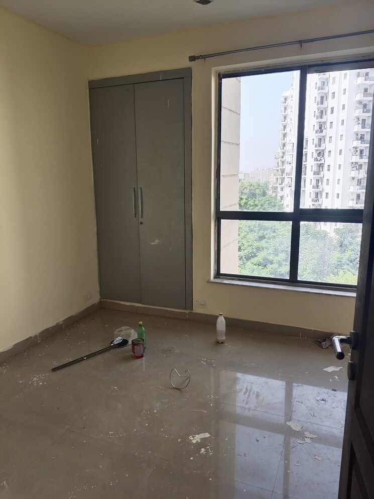 Room, unitech-uniworld-gardens-2 2 Bedroom 997 Sq.Ft. Apartment In Sector 47 Gurgaon 9309404