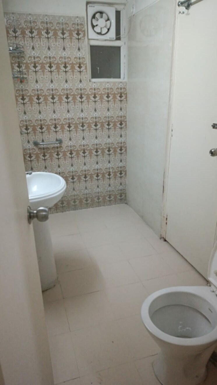Bathroom, gaur-city-2-14th-avenue 2 Bedroom 955 Sq.Ft. Apartment In Sector 16c Greater Noida Greater Noida 9309416