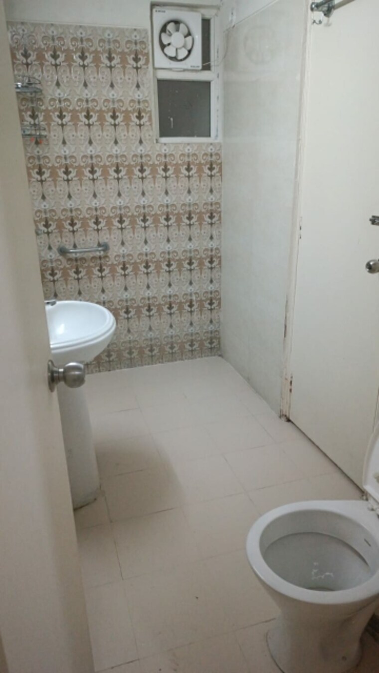 Bathroom, gaur-city-2-14th-avenue 2 Bedroom 955 Sq.Ft. Apartment In Sector 16c Greater Noida Greater Noida 9309416
