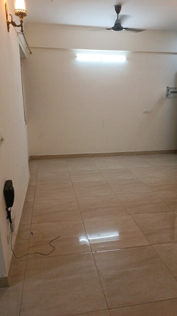 Room in 2 BHK Apartment at Gaur City 2 - 14th Avenue, Sector 16c Greater Noida – for Rent