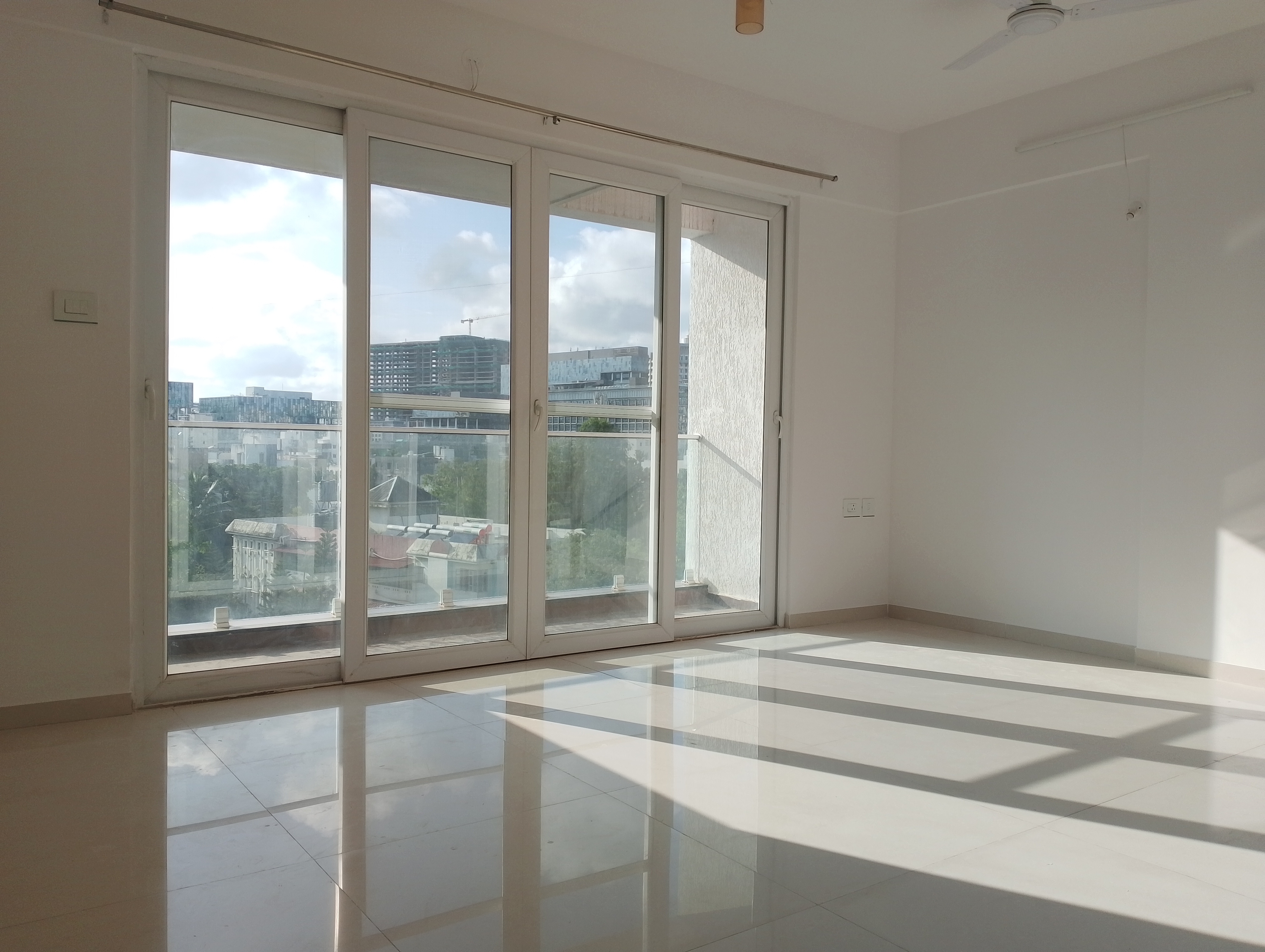 4 BHK + Extra Room Apartment For Rent in Mandarin 33 West Avenue