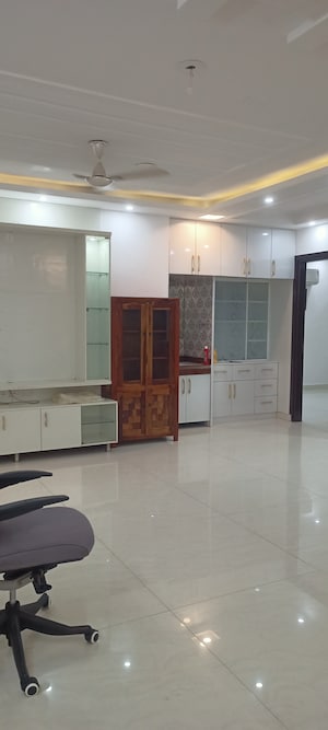 Room in 3 BHK Builder Floor at DLF City Phase IV, Dlf Phase iv – for Rent