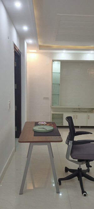 Bathroom in 3 BHK Builder Floor at DLF City Phase IV, Dlf Phase iv – for Rent