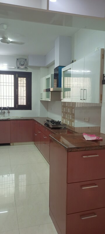 Kitchen in 3 BHK Builder Floor at DLF City Phase IV, Dlf Phase iv – for Rent