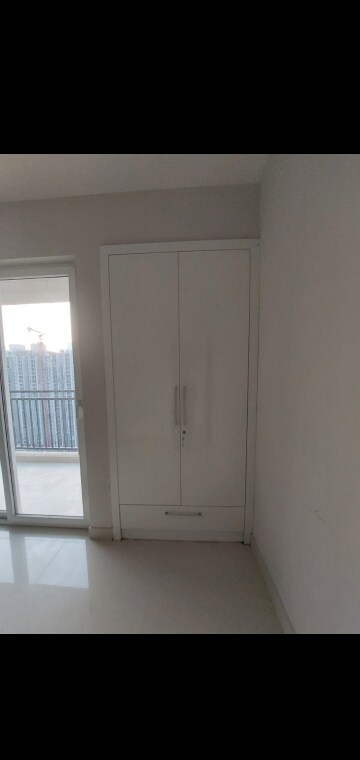 Room in 2 BHK Apartment at Eldeco Live By The Greens, Sector 150 – for Rent