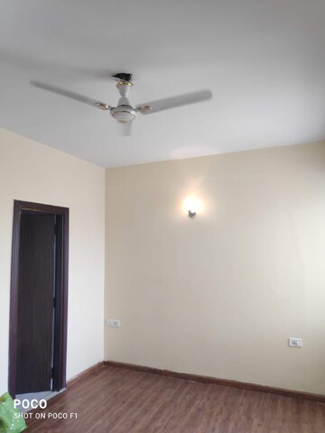 Room in 2 BHK Apartment at Satya The Hermitage Phase 2, Sector 103 – for Rent