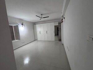 Room in 3 BHK Apartment at Movie Towers, Kokapet – for Rent