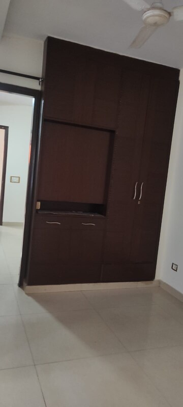Furnished Amenities in 2 BHK Builder Floor at Lajpat Nagar – for Rent