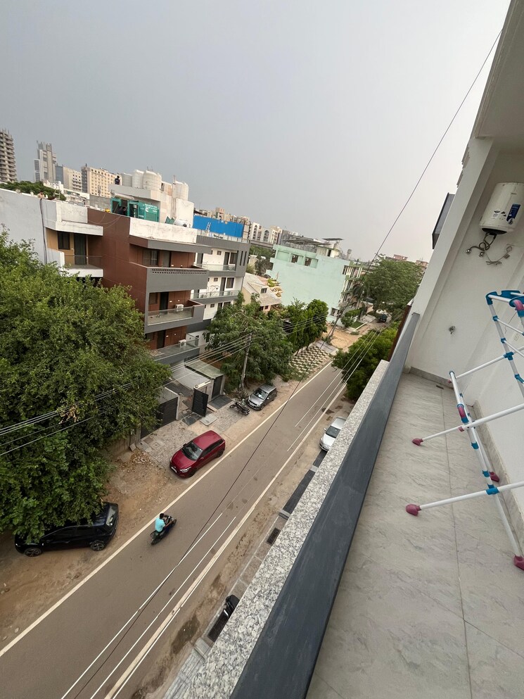 Balcony, sector 55 1 Bedroom 680 Sq.Ft. Builder Floor In Sector 55 Gurgaon 9309479