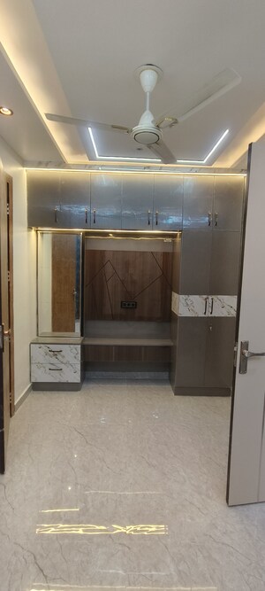 Room in 2 BHK Builder Floor at Dwarka Mor – for Rent