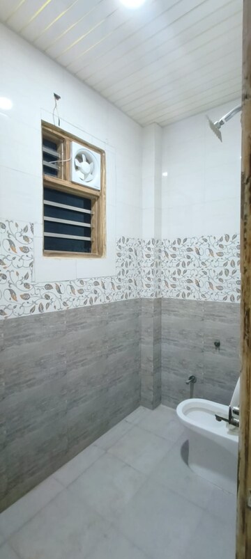 Room in 1 BHK Builder Floor at Saket – for Rent