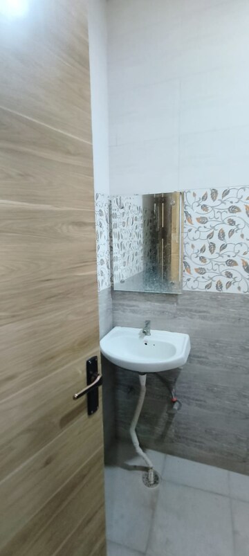 Bathroom in 1 BHK Builder Floor at Saket – for Rent