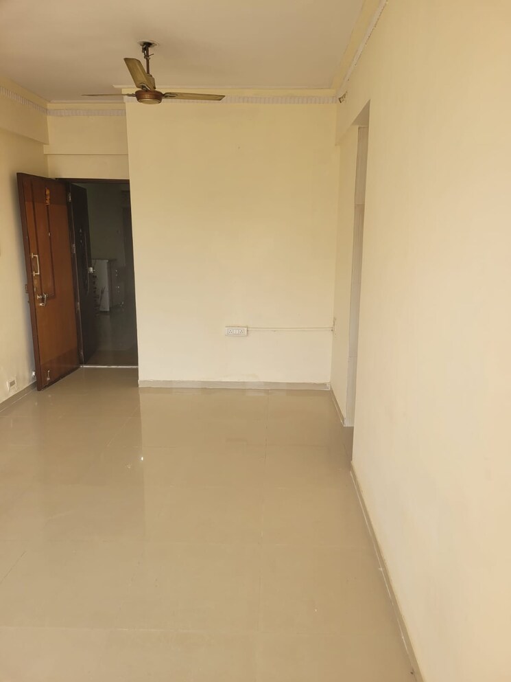 Room, coral-heights 1 Bedroom 450 Sq.Ft. Apartment In Kavesar Thane 9309493