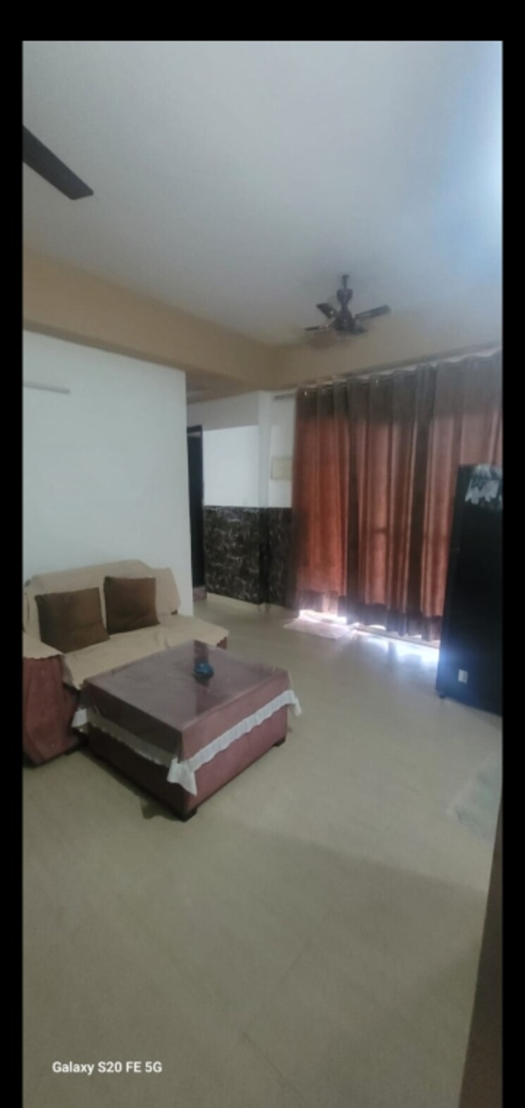 Living Room, paras-tierea 2 Bedroom 825 Sq.Ft. Apartment In Sector 137 Noida 9309491