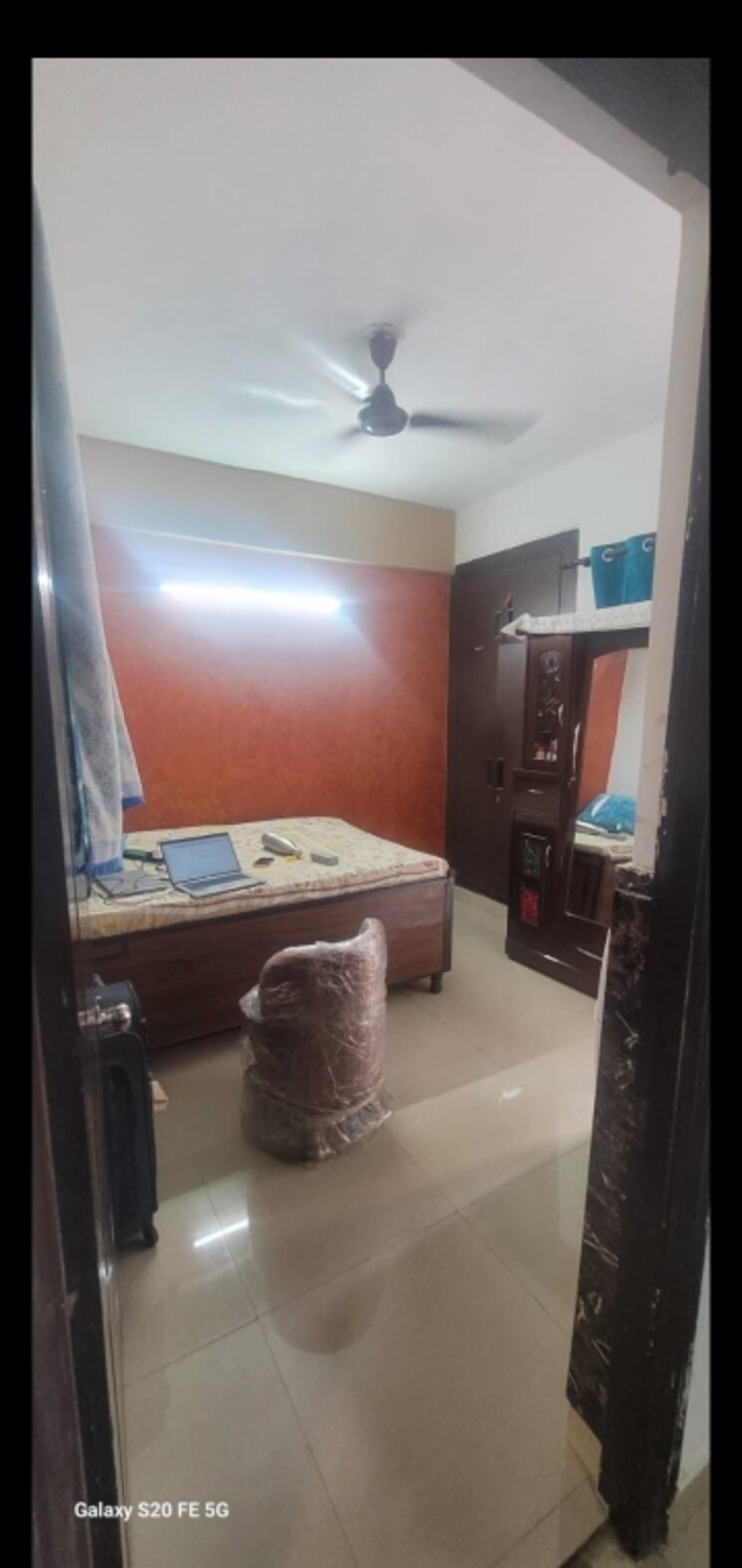 Bedroom, paras-tierea 2 Bedroom 825 Sq.Ft. Apartment In Sector 137 Noida 9309491