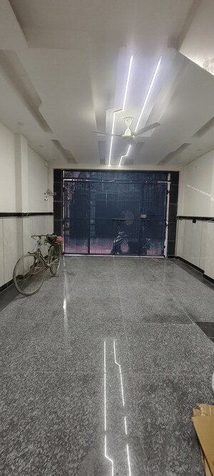 Parking in 2 BHK Builder Floor at Dwarka Mor – for Rent