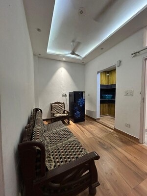 Furnished Amenities in 1.5 BHK Builder Floor at Lajpat Nagar – for Rent