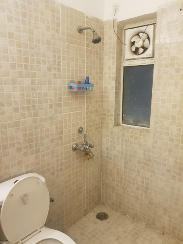 Bathroom, paras-tierea 2.5 Bedroom 1070 Sq.Ft. Apartment In Sector 137 Noida 9309537