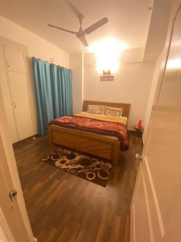 Bedroom, paras-tierea 2.5 Bedroom 1070 Sq.Ft. Apartment In Sector 137 Noida 9309537