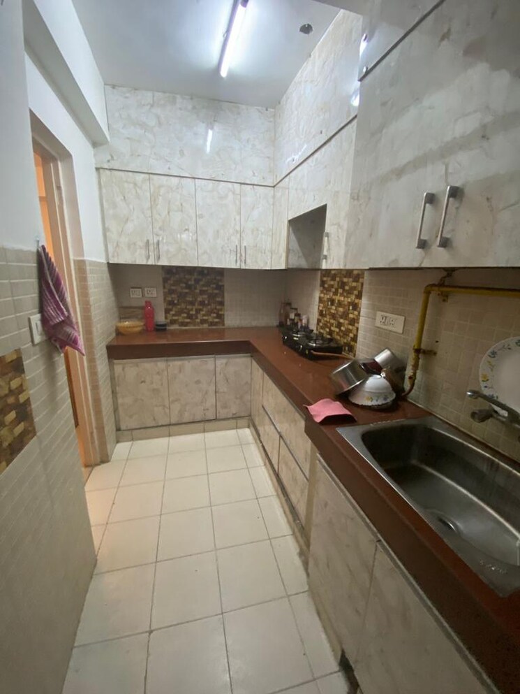 Kitchen, paras-tierea 2.5 Bedroom 1070 Sq.Ft. Apartment In Sector 137 Noida 9309537