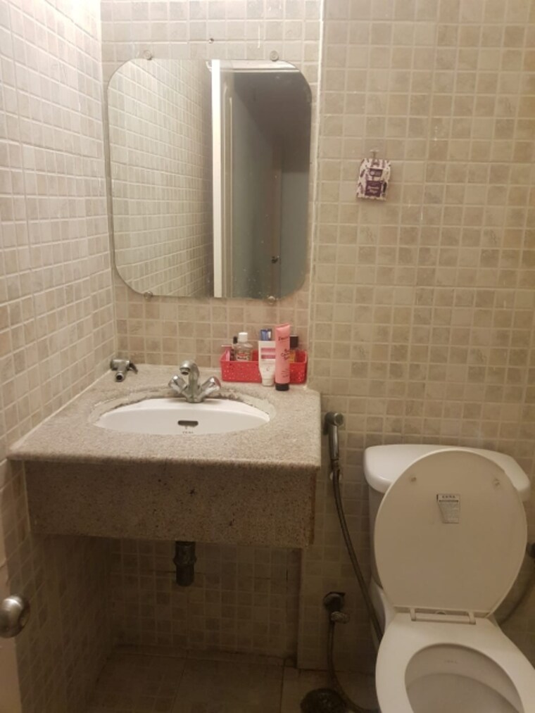 Bathroom, paras-tierea 2.5 Bedroom 1070 Sq.Ft. Apartment In Sector 137 Noida 9309537