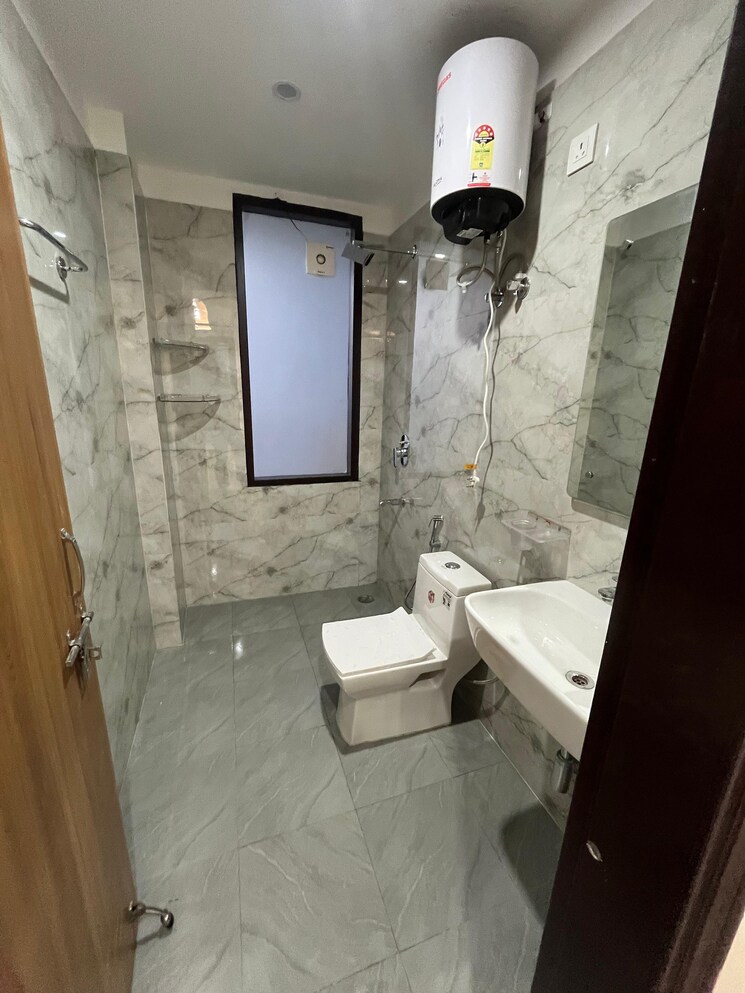 Bathroom, sector 57 1 Bedroom 680 Sq.Ft. Builder Floor In Sector 57 Gurgaon 9309538