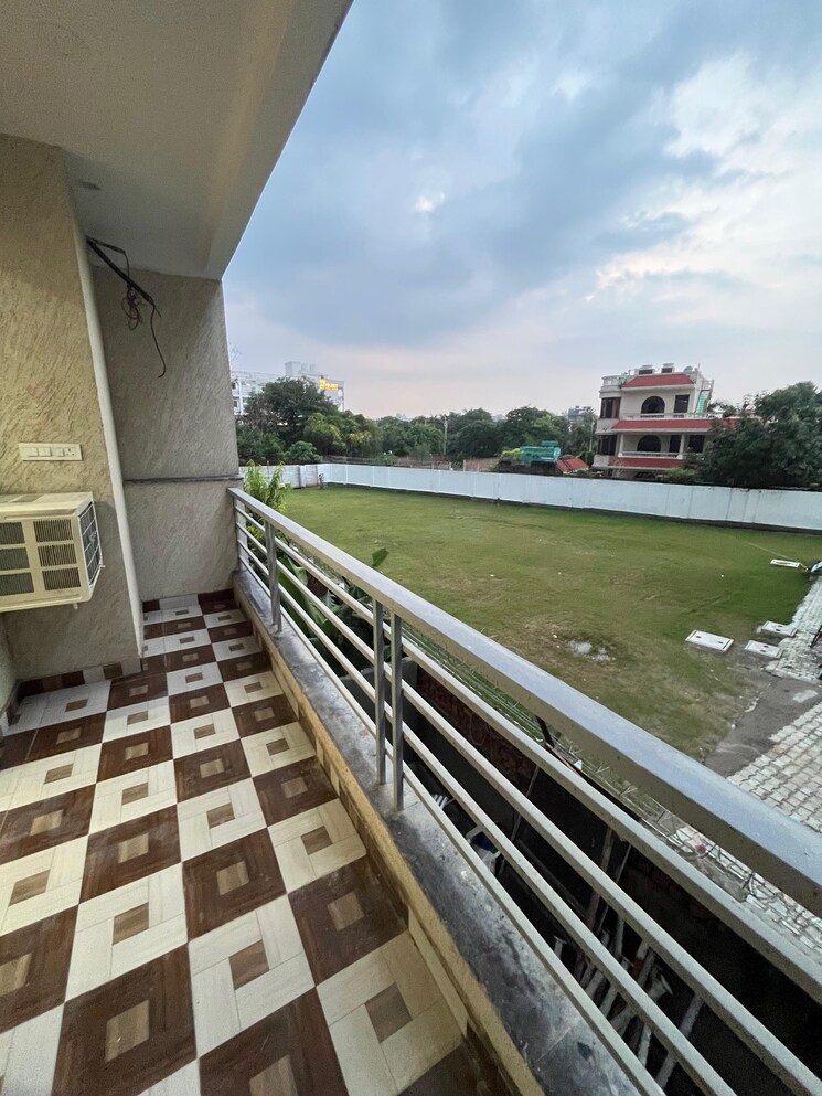 Balcony, sector 57 1 Bedroom 690 Sq.Ft. Builder Floor In Sector 57 Gurgaon 9309551