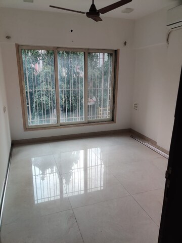 Room in 4 BHK Apartment at Mahesh Jai Arati, Chembur – for Rent