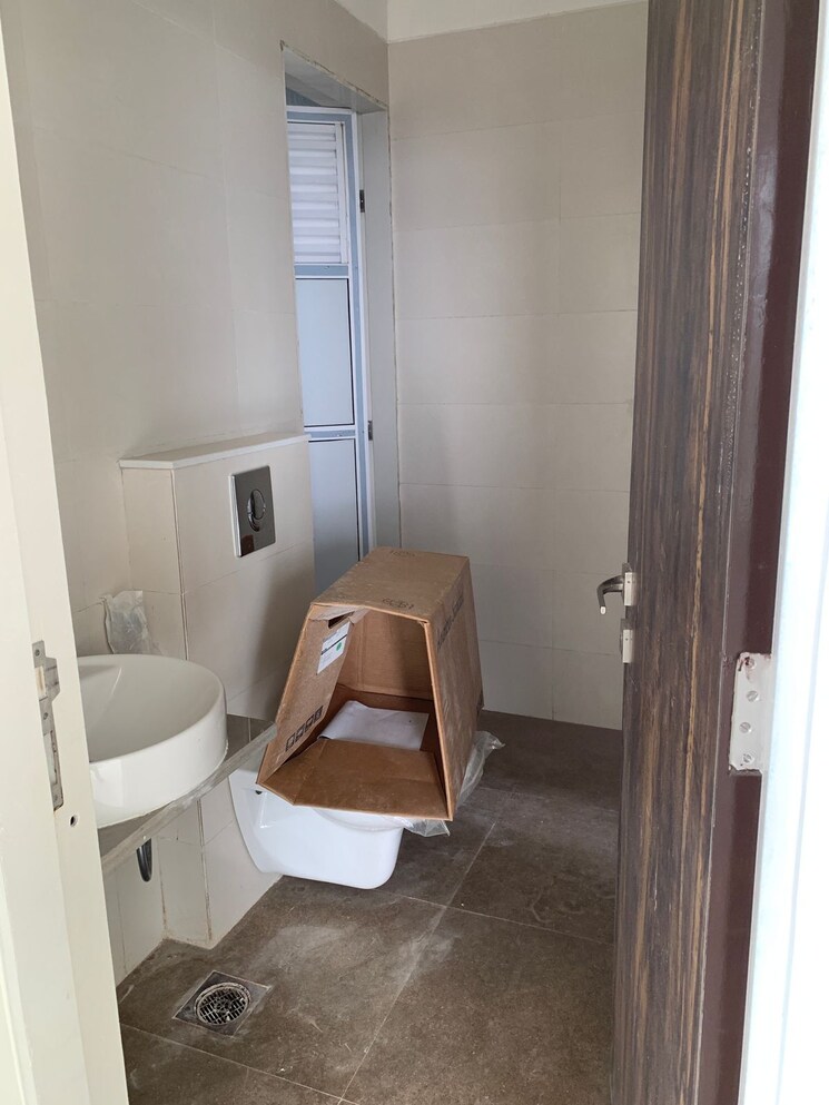 Bathroom, rosa-manhattan 2 Bedroom 754 Sq.Ft. Apartment In Ghodbunder Road Thane 9309577