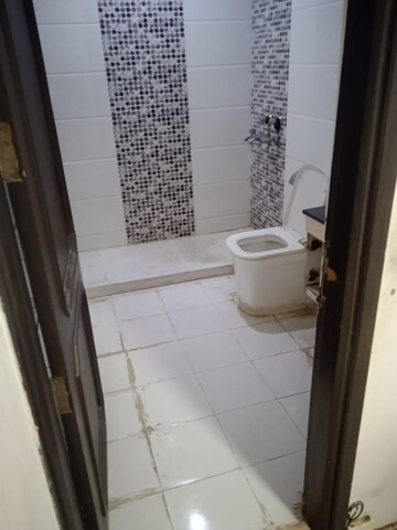 Bathroom in 1.5 BHK Builder Floor at Lajpat Nagar – for Rent
